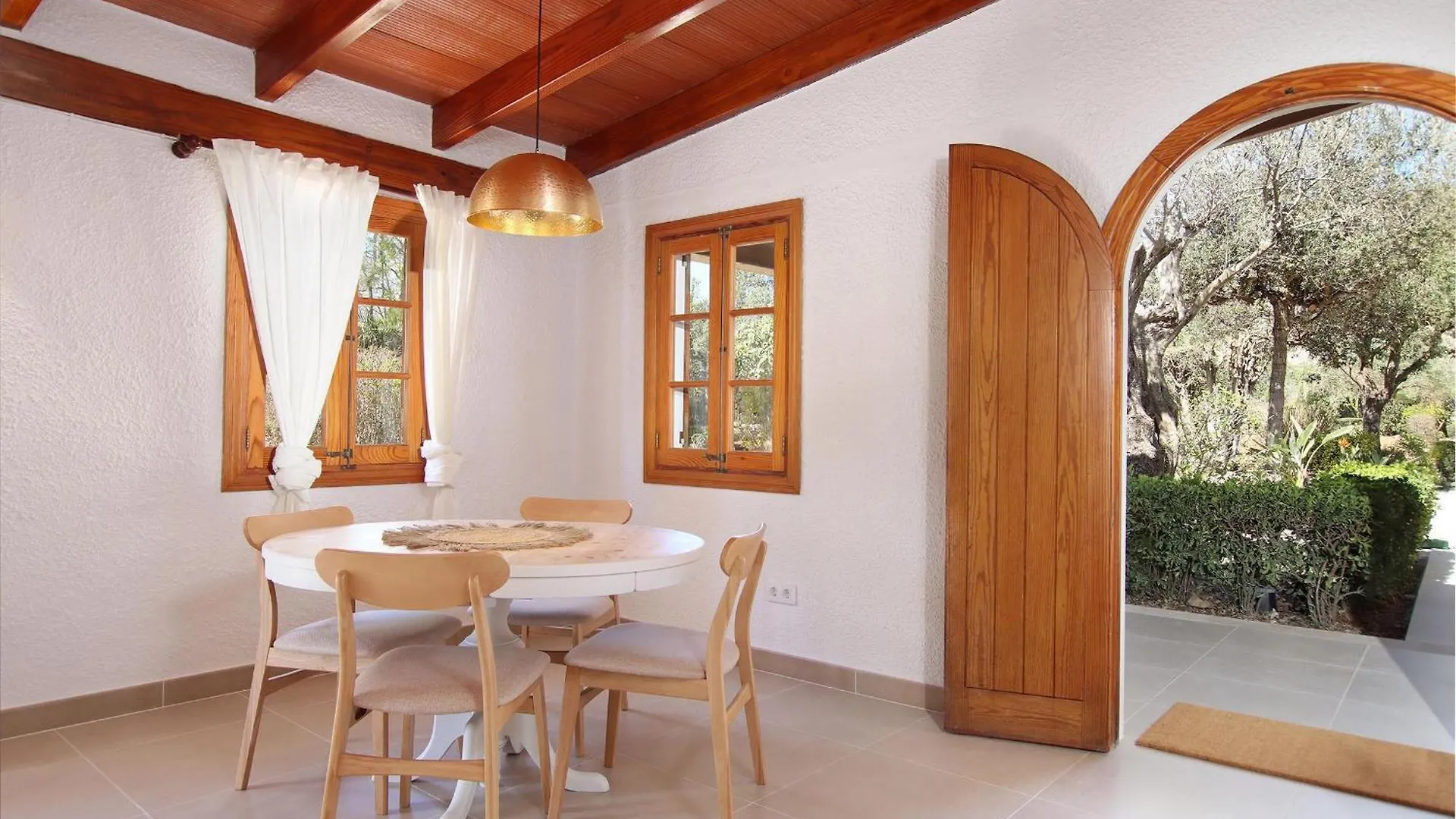 Alegre Villa Pollença 0*,